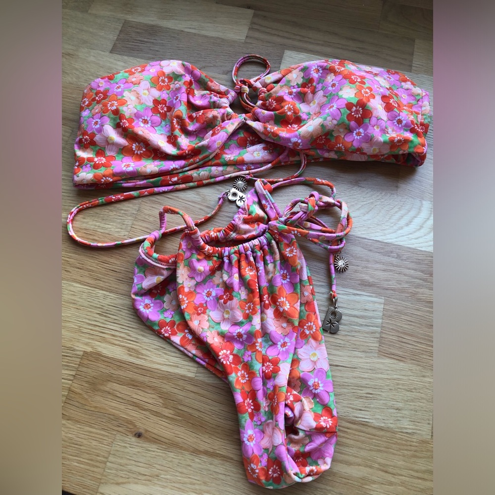 Blackbough Swim Bandeau Bikini Top [XL] & Super Cheeky Bikini Bottoms [M]